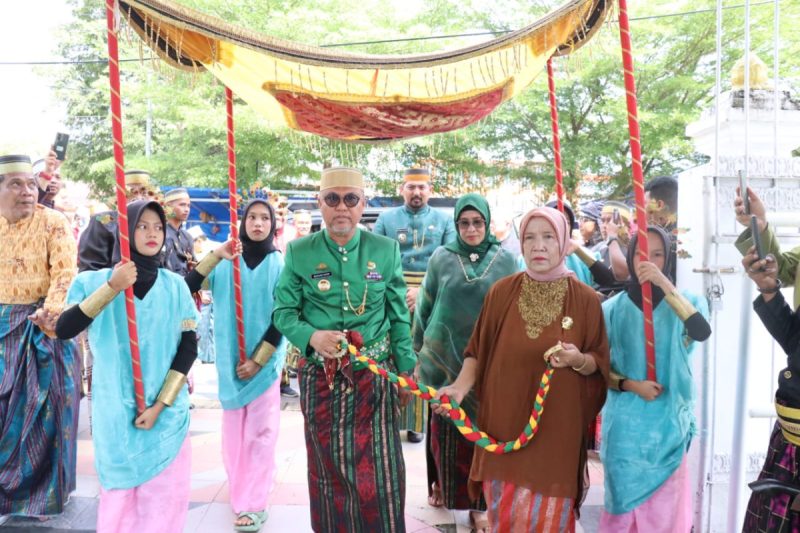 Silaturahmi di Istana Datu Luwu, Rombongan Bupati Luwu Timur Disambut Secara Adat