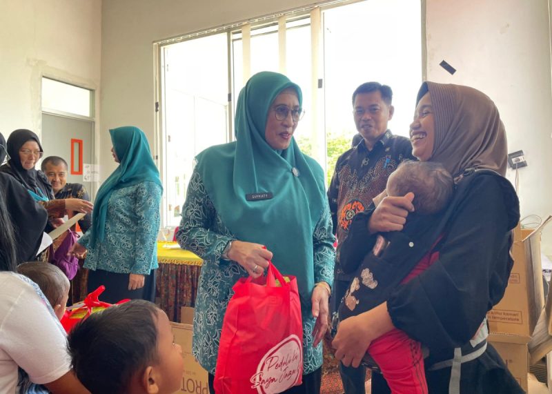 Sufriaty Budiman Serahkan Makanan Tambahan Bagi Balita dan Ibu Hamil di Dua Kecamatan