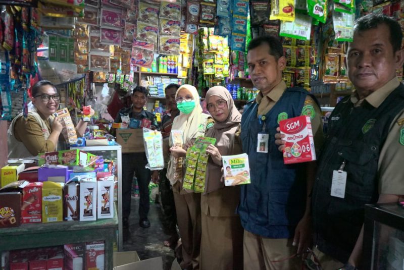 Sidak Pasar Tampinna, Tim Pengawas Temukan Sejumlah Barang Kadaluarsa