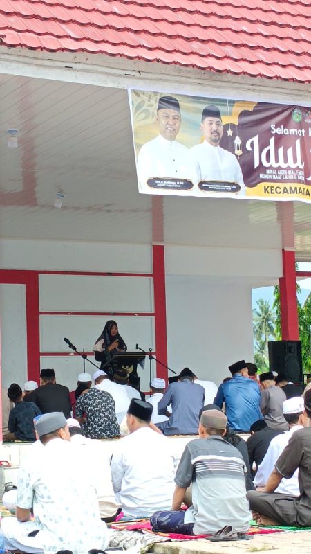 Camat Tomoni Bacakan Sambutan Seragam Bupati Lutim Saat Idul Fitri 1445 Hijriah