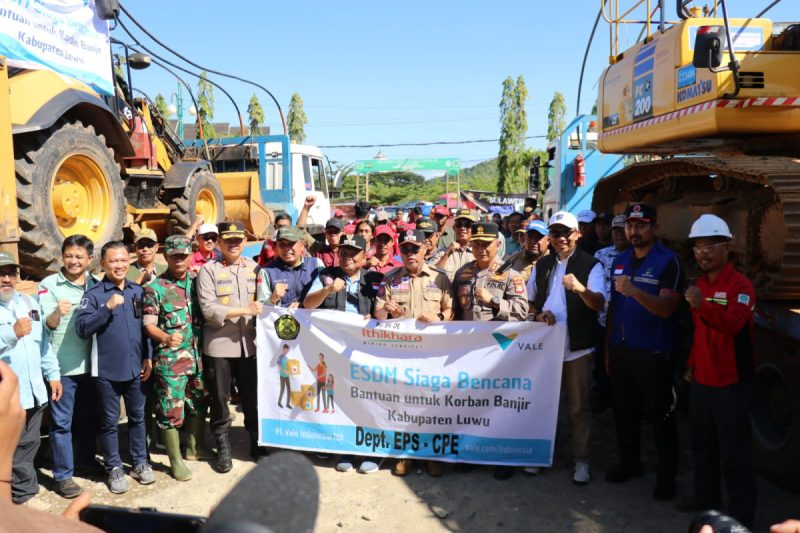 Bupati Luwu Timur Pimpin Rombongan Bawa Bantuan Korban Banjir di Kabupaten Luwu