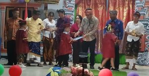 Penamatan Murid TK Sri Ganesha dihadiri Camat dan Bunda Paud Tomoni Timur