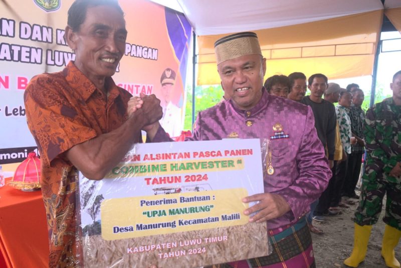 Bupati Luwu Timur Serahkan Bantuan Alsintan Tahun 2024