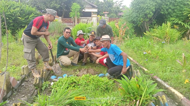 Kolaborasi Pemdes, Pemerintah kecamatan TomTim Aksi bersih lingkungan