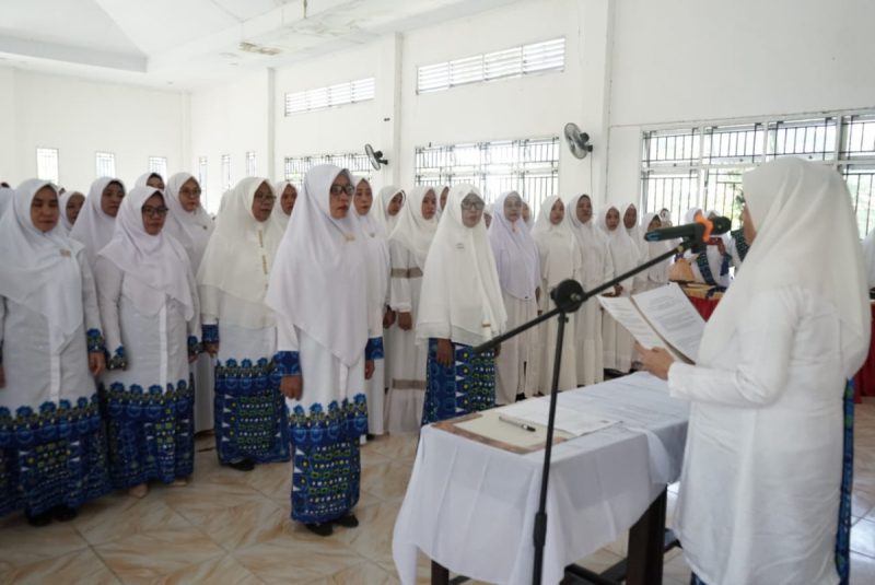 Sufriaty Budiman Lantik Pengurus Cabang BKMT Kecamatan Angkona dan Kalaena