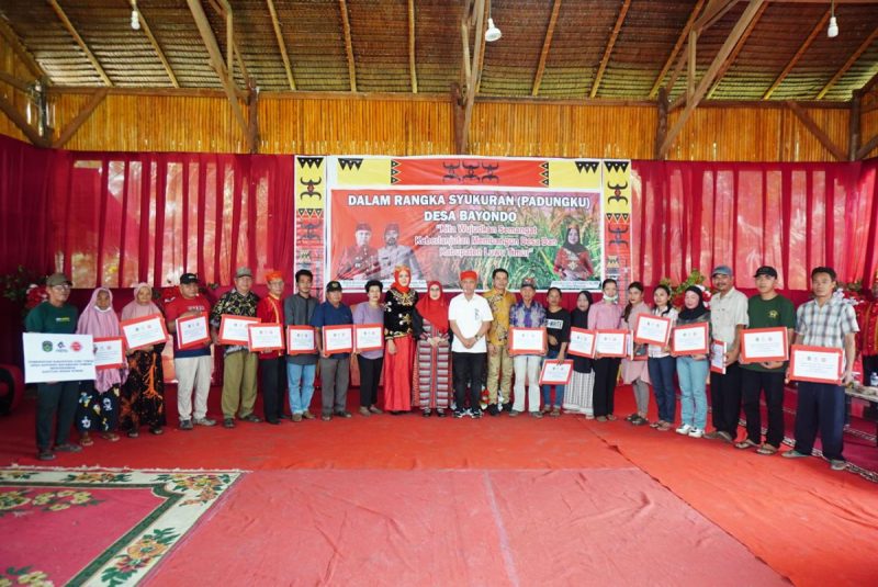 Hadiri Pesta Padungku, Bupati : Panen Melimpah Adalah Hasil Kerja Keras, Ketekunan dan Doa