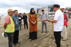 Bupati Luwu Timur Tinjau Progres Pembangunan Pasar Tomoni