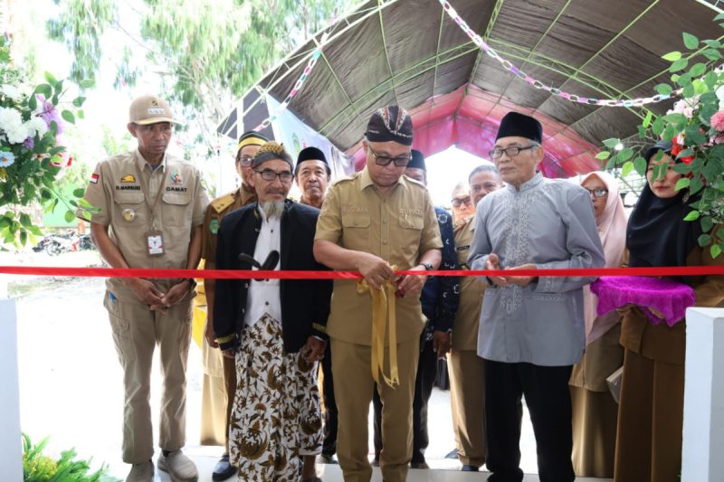 Bupati Resmikan Perpustakaan Karya Ilmu Desa Sumber Makmur