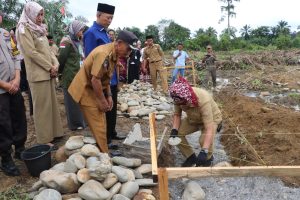 H. Budiman Letakan Batu Pertama Pembangunan Posyandu Hafipah