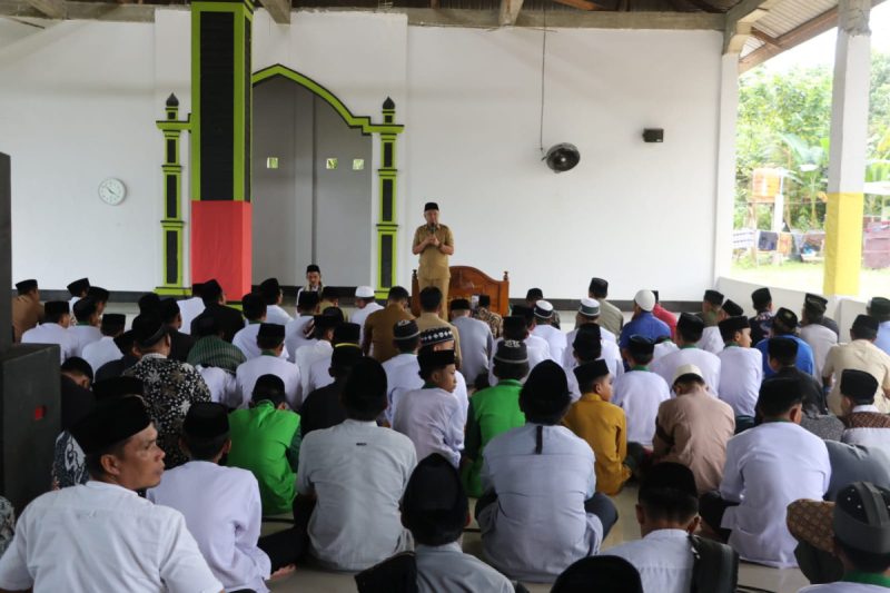 Hadiri Dzikir dan Doa Bersama, Bupati Luwu Timur Santuni Anak Yatim