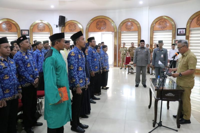 Bupati Budiman Ambil Sumpah dan Janji 162 ASN Guru dan PPPK