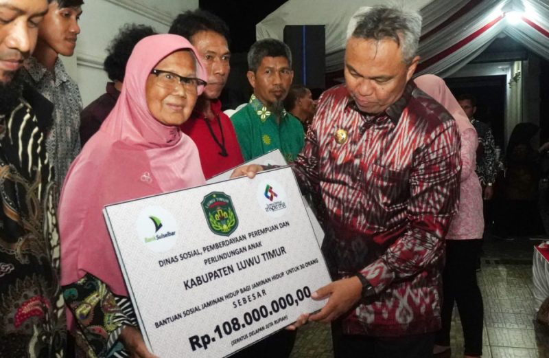 Bupati Budiman Serahkan Penghargaan dan Bantuan di Malam Resepsi Kenegaraan