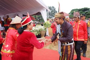 Pemkab Lutim Gelar Pergelaran Seni dan Adat Budaya Padoe di Towuti