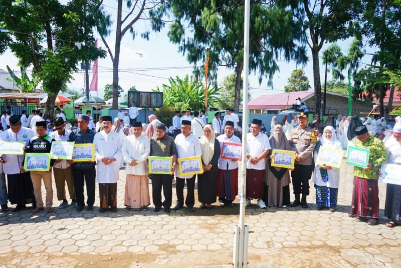 Momentum Hari Santri, Jayadi Nas Serahkan 3,6 Miliar Bantuan ke Sejumlah Masjid