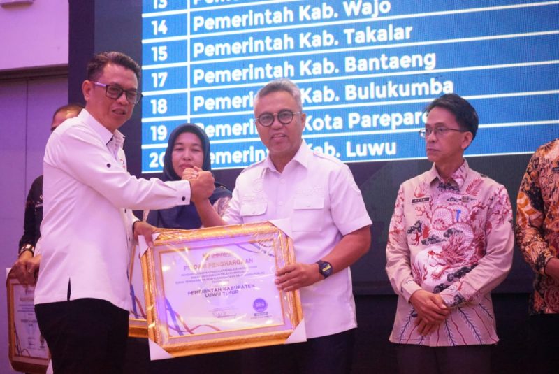 Budiman Terima Penghargaan Predikat Penilaian Kepatuhan Penyelenggaraan Publik dari Ombudsman