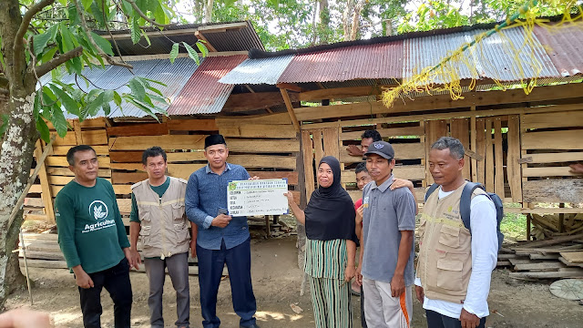 Dua Kelompok Tani Ternak Desa Cendana Hijauh Mendapat Bantuan Ternak Kambing