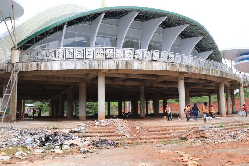 Akan Dipakai Shalat Jumat Perdana, Bupati Instruksikan Pembersihan Area Masjid Islamic Center
