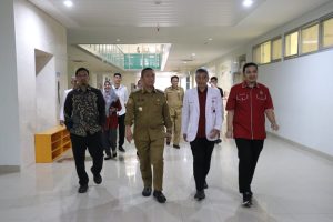 Usai Teken MoU, Bupati Lutim Tinjau Fasilitas RS Unhas untuk Pasien Rujukan