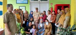 Dipantau Camat Tomtim, Pelayanan KB Serentak di Tomoni Timur Jaring 19 Akseptor