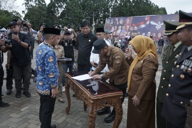 Terima SK, PPPK Lutim Dikontrak Langsung 5 Tahun Sesuai Program Prioritas Bupati