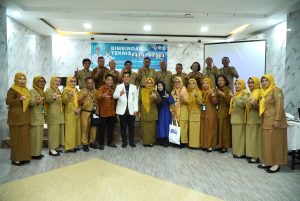 Wabup Puspawati Buka Bimtek Kepala Sekolah: “Guru Bermutu, Lutim Juara”
