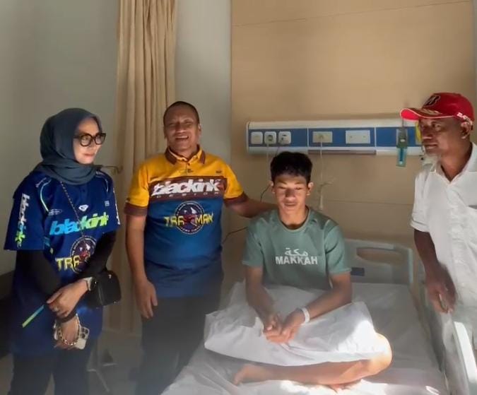 Crash Saat Kualifikasi, Bupati Irwan dan Istri Jenguk Badly di RSUD NTB