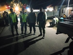 Jaga Situasi Kondusif, Satlinmas Empat Desa di Tomoni Timur Gelar Patroli Malam