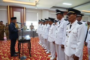 Kukuhkan 14 Kepala Desa, Bupati Irwan Dorong Kades Jadi Pelayan Masyarakat
