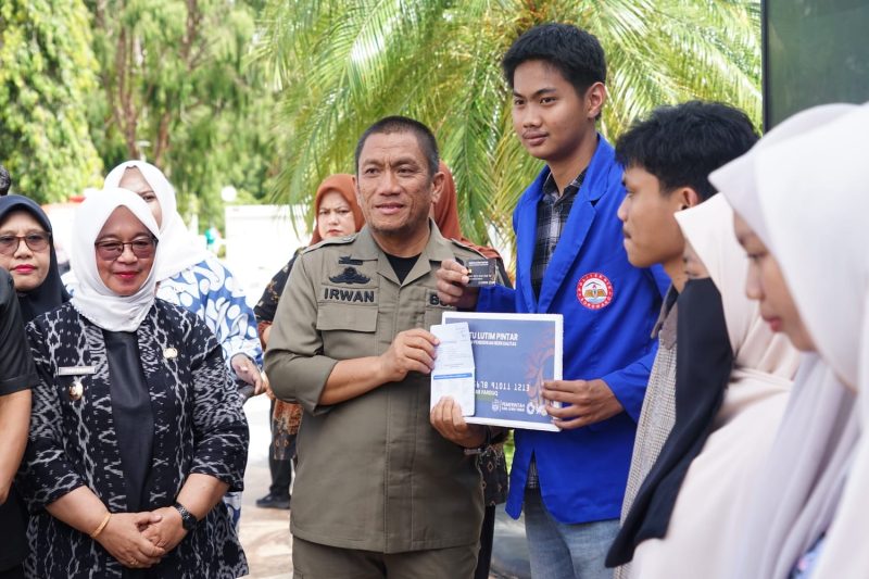 Tahap Pertama, 4.244 Mahasiswa Lutim Terima Rp 3 juta Lewat Program Kartu Pintar